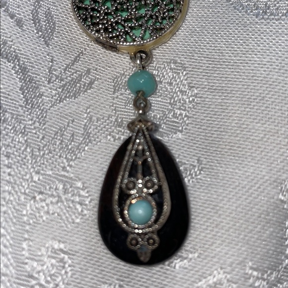 Vintage AVON Elegant Filigree Silver and Black Pendant Necklace - Picture 6 of 8